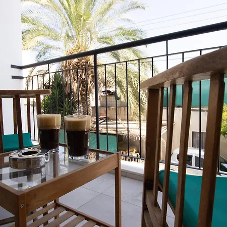 Cozy Home-away-from-home In Lejlighed Nicosia