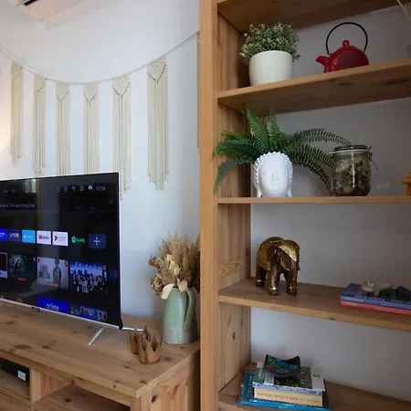 Cozy Home-away-from-home In Lejlighed
