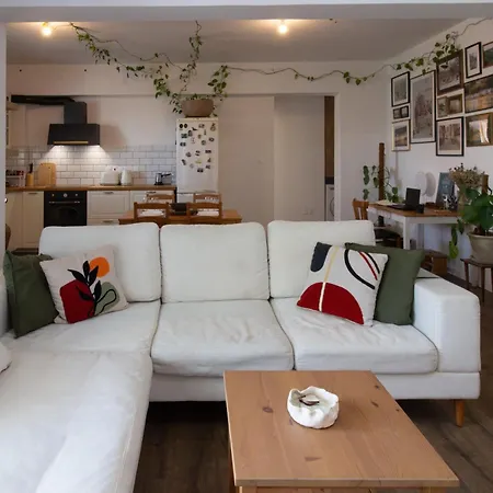 Cozy Home-away-from-home In Lejlighed Nicosia