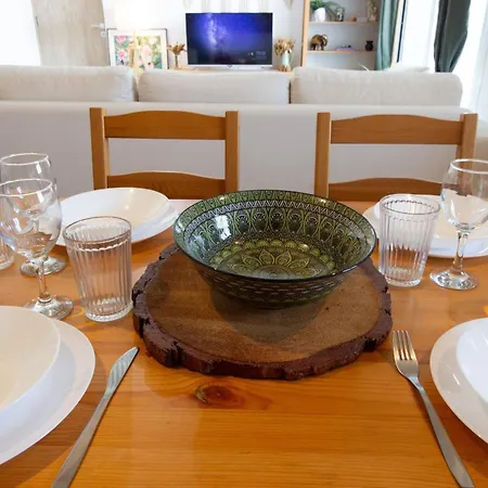 Cozy Home-away-from-home In Lejlighed